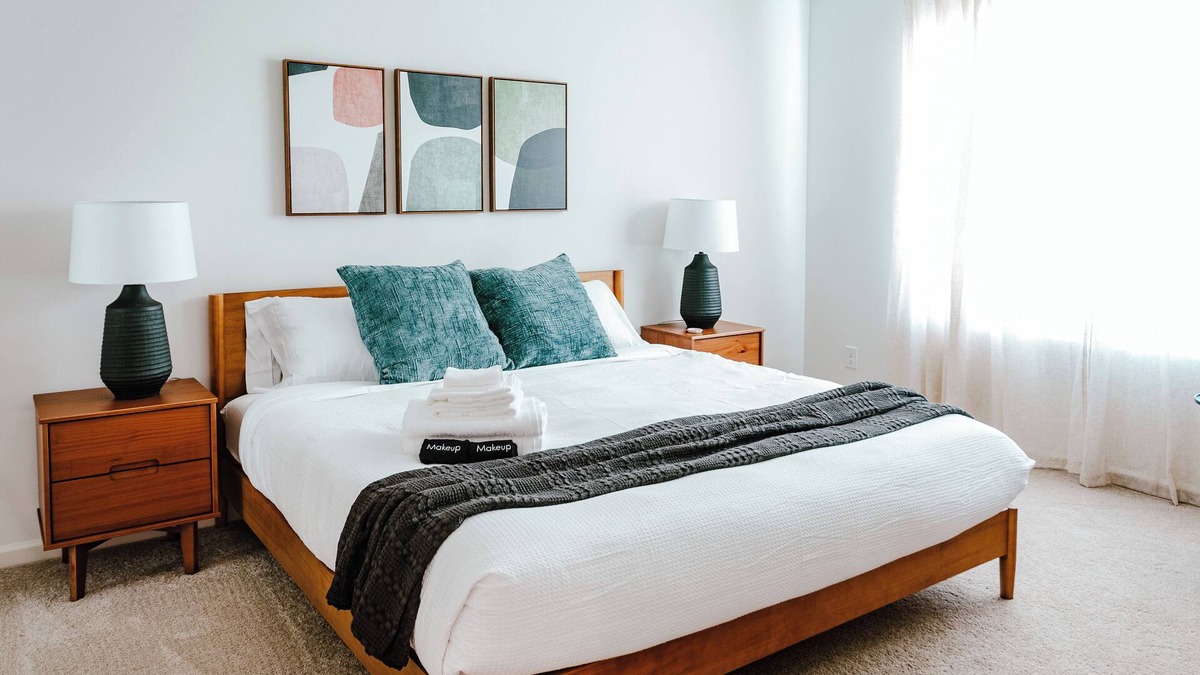 Tuscaloosa House | 4BR Modern Getaway - Mins to UA, King Bed