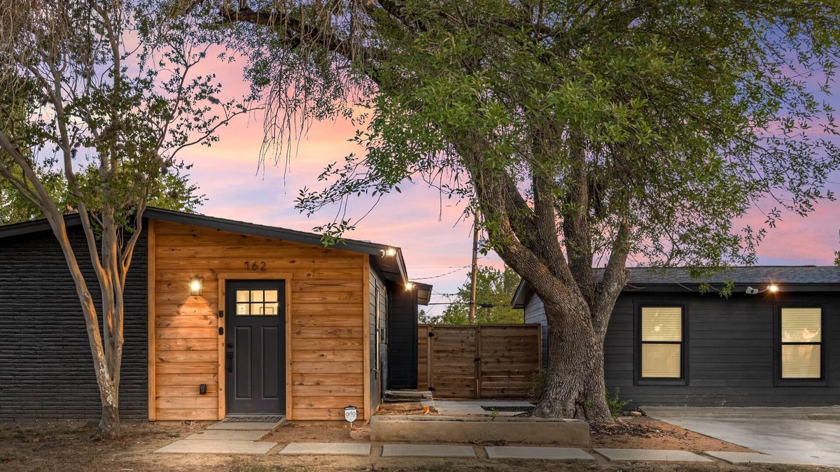 Southside House | 4BR Modern Getaway by Lackland & SeaWorld
