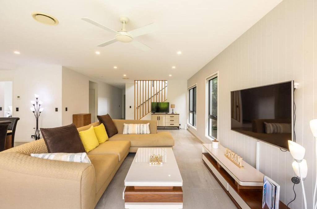 Upper Kedron House | 4BR Modern Home Near Parks and Dining with Outdoor Space