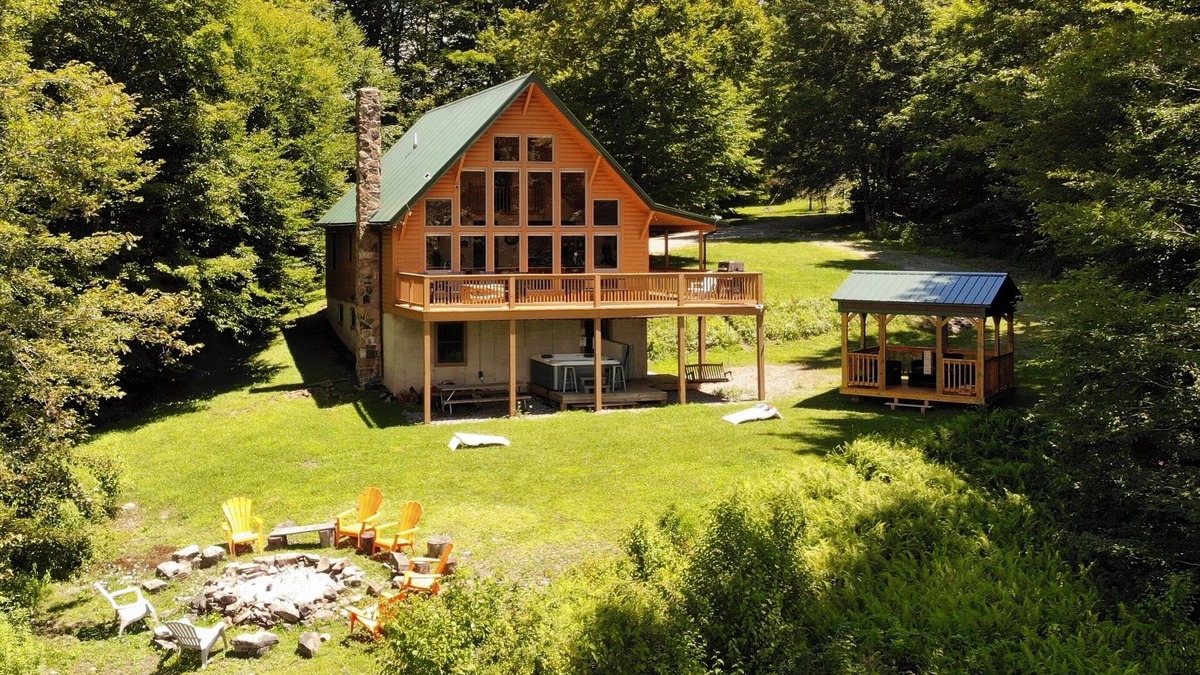 Slaty Fork Cabin | 4br Mountain Cabin near Snowshoe: Sauna, Game Room, & VIEWS!