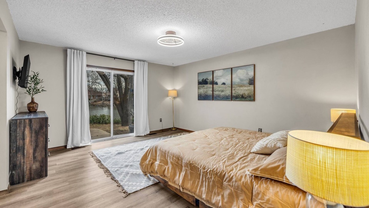 Owasso House | 4BR Retreat w/KING Bed, Hot Tub & Prime Location