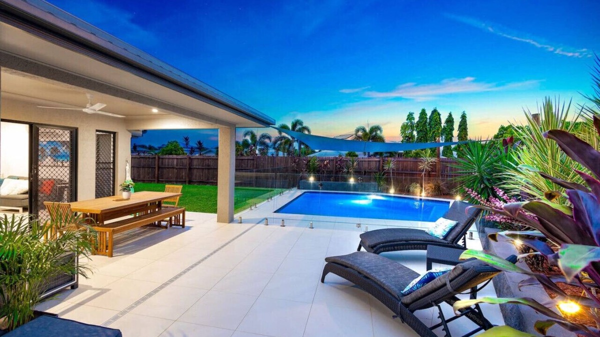 Smithfield House | 4BR Smithfield Serenity; Pool, Pool Table & Dog Friendly