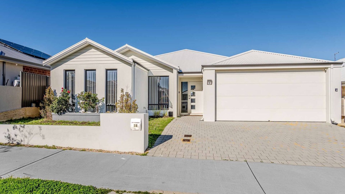 Lakelands House | 4BR Spacious Family Home w/Outdoor Dining & Games