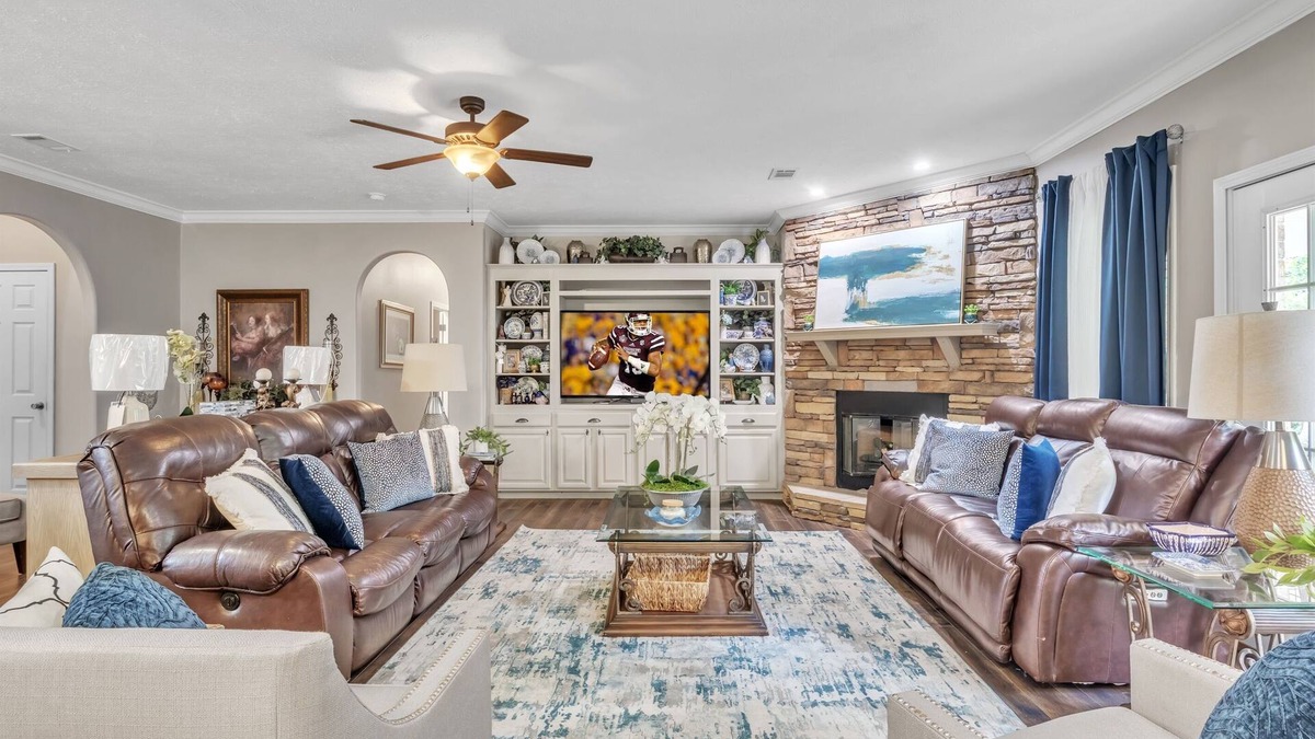 Mayhew House | 4BR Starkville Getaway | Sauna & Hot Tub