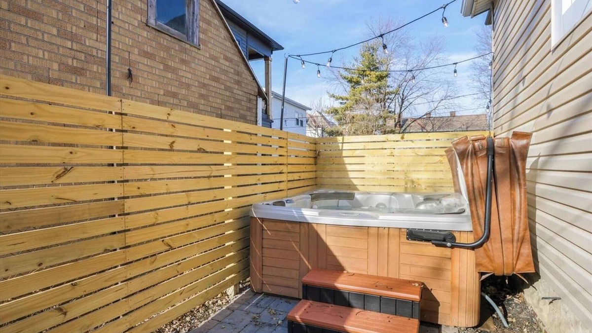 Merion Village House | 4BR w/Hot Tub + Patio | Walk to German Village
