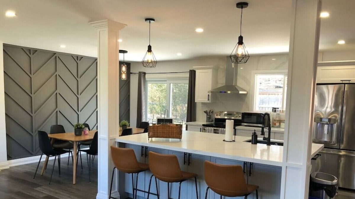Grimsby House | 4BR+Wi-Fi+Ac+Iron+Kitchen+Washer+Free Prkng+Ntflx