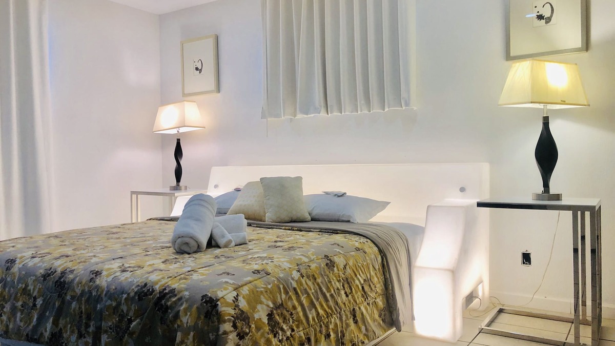 Beverly Green House | 4BRHouse,LasVegas,Strip,LVCC,pet-friendly,Sale,BestSpot,Semashow,music,love,wifi
