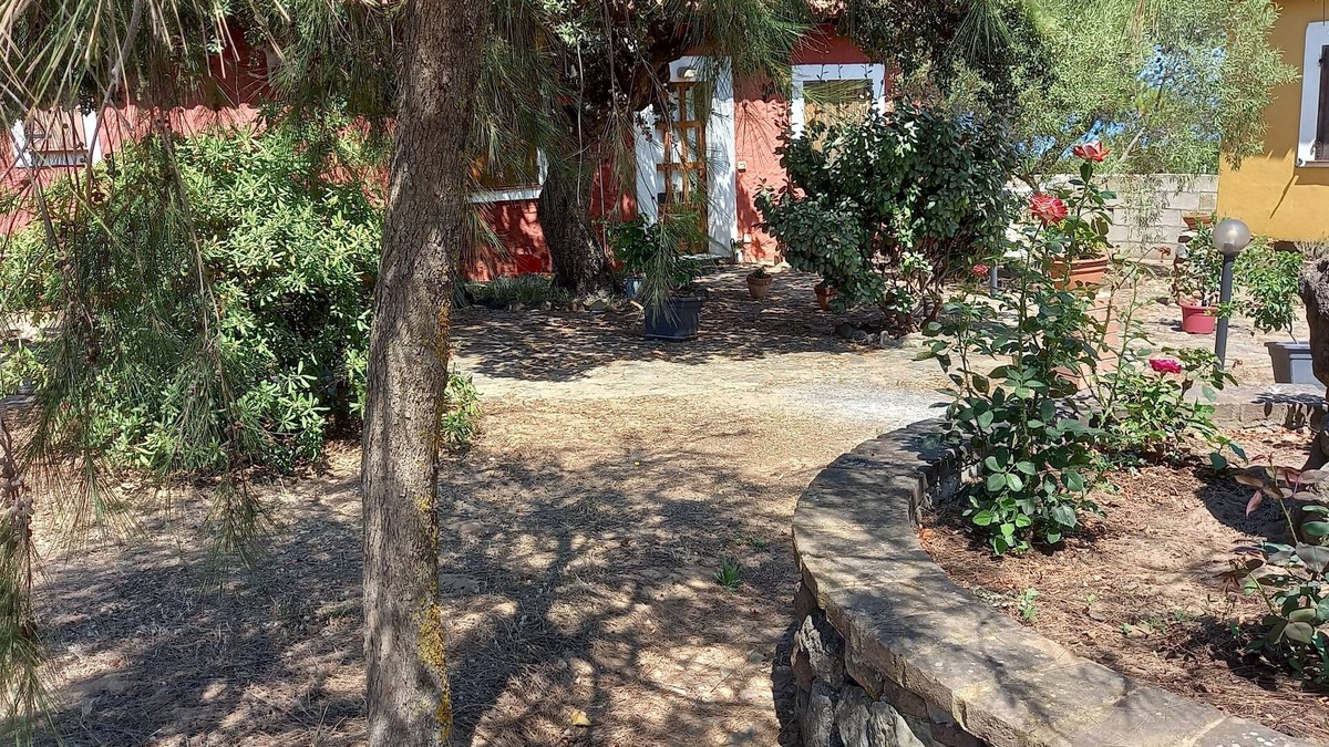 Arbus Apartment | 4km from the sea, family apartment with indoor parking and garden