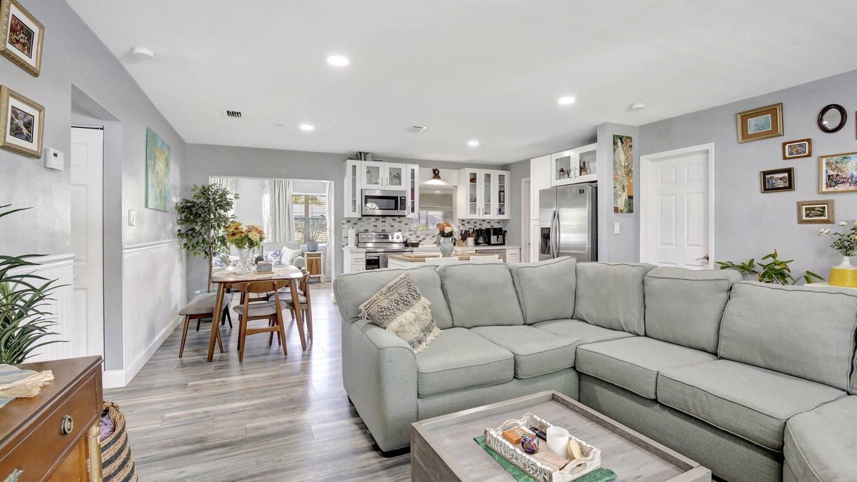 Miramar House | 4mi to Hard Rock Stadium, 9mi to Hollywood Beach and Full Patio