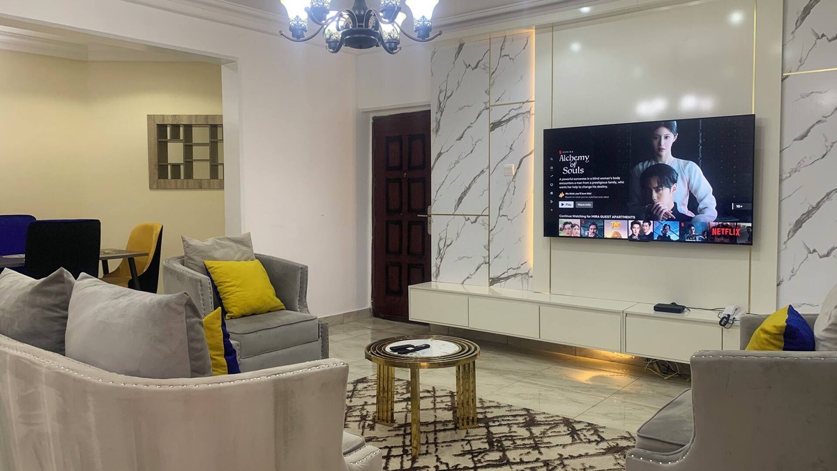 Asokoro Apartment | 4mins to Aso-Rock Villa, King Bed, Chef, Free Cleaning, 24/7 Electricity