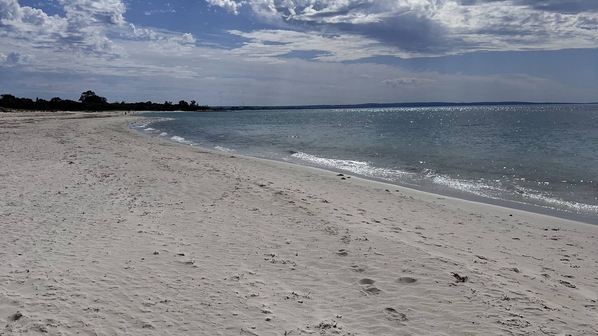 Broadwater House | 4x2 Family Home,100m from the stunning Geographe Bay in Australia's SW