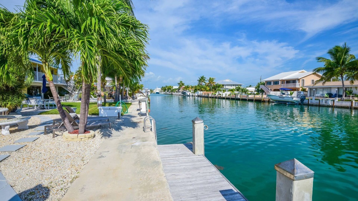 Key Colony Beach House | 4YR New- 2bed 2bath, 37ft Dock, Cabana Club, Kayak & Bikes- UPDATED