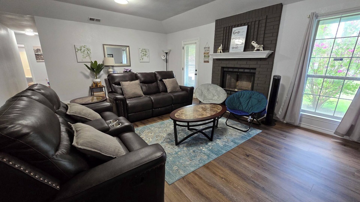 Abilene House | 5/2.5 house King, Queen, Full, Twin beds near Hendrick S. & Dyess. NO CARPET