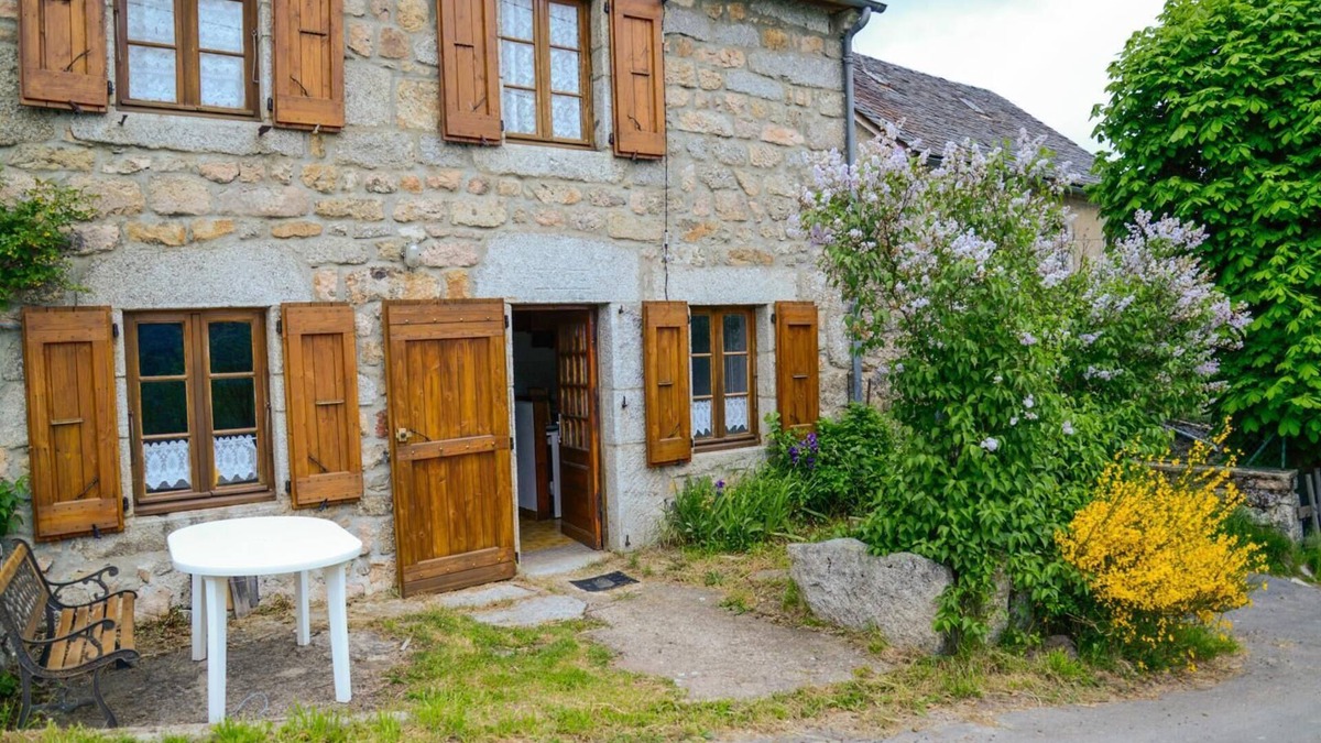 Peyre-en-Aubrac House | 5/7 pers rental in Grandviala