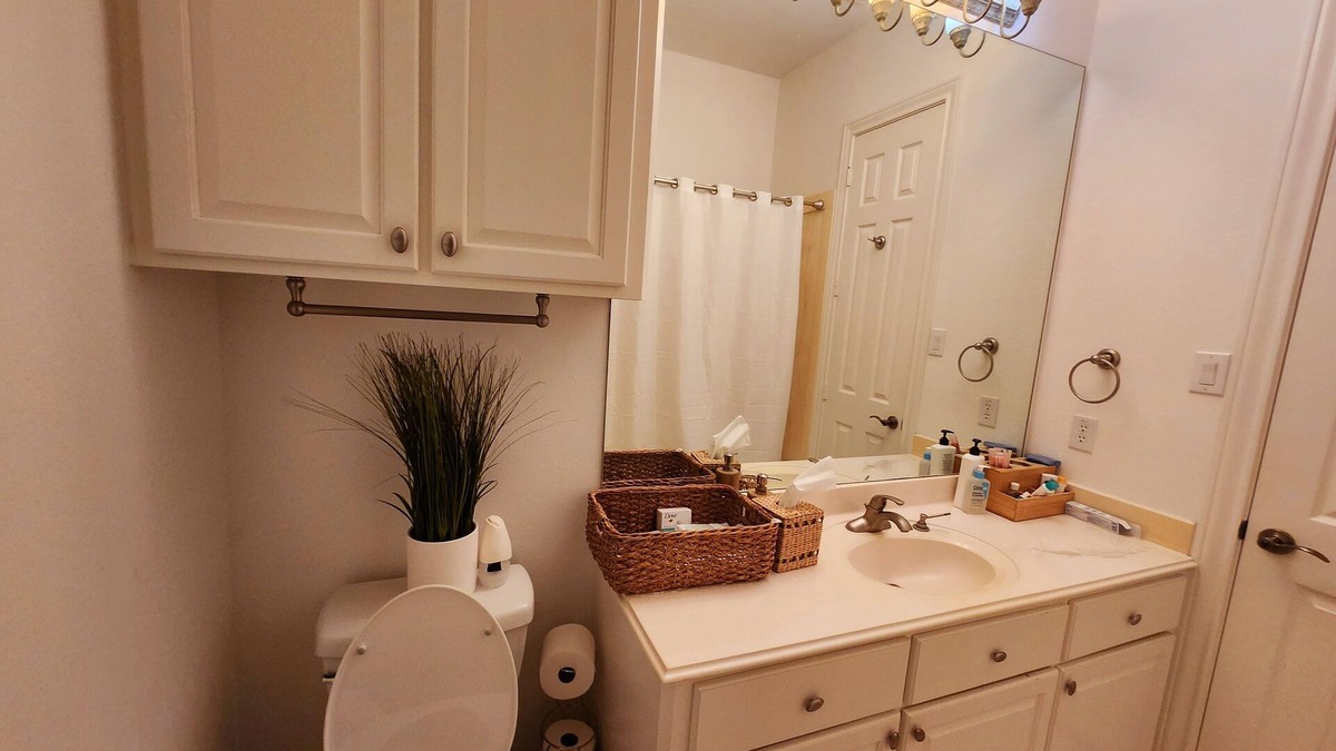 Pearland Villa | 5 acre lake property with fishing