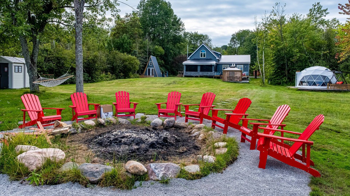 Scugog Cottage | 5-Acre Waterfront Cottage w/sauna & Hot Tub at lake Scugog, 1 hour from Toronto