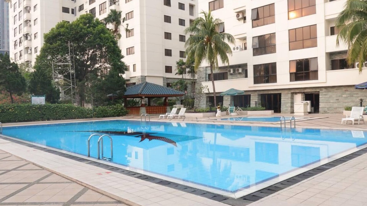 Bangka Apartment | 5 Acres Tropical garden in Kemang Raya Residence whole 3/2 Apart 2nd fl. Balcony