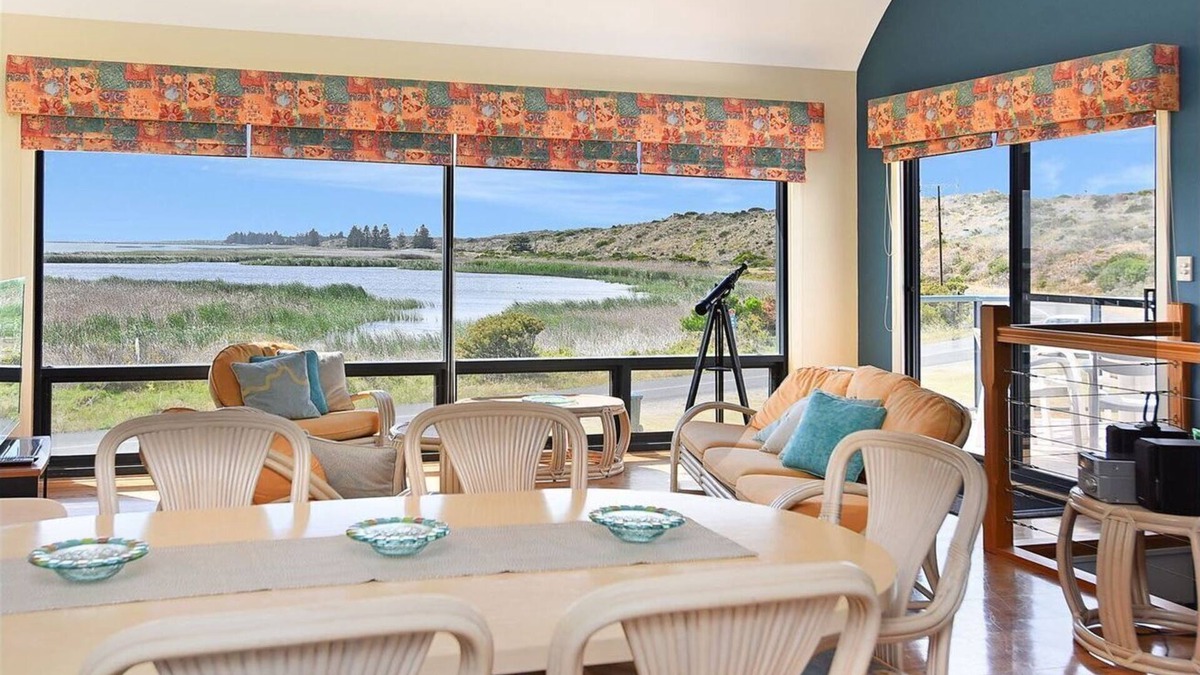 Goolwa South House | 5 Barrage Rd - Riverfront holiday home overlooking the bird sanctuary