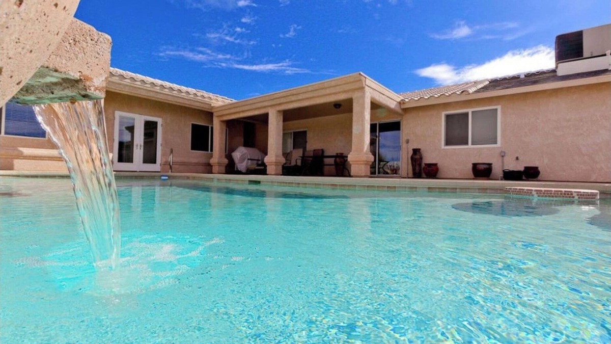 Lake Havasu City House | 5 BDRM PRIVATE PARADISE WITH POOL & CASITA ON THE LAKE SIDE OF 95!