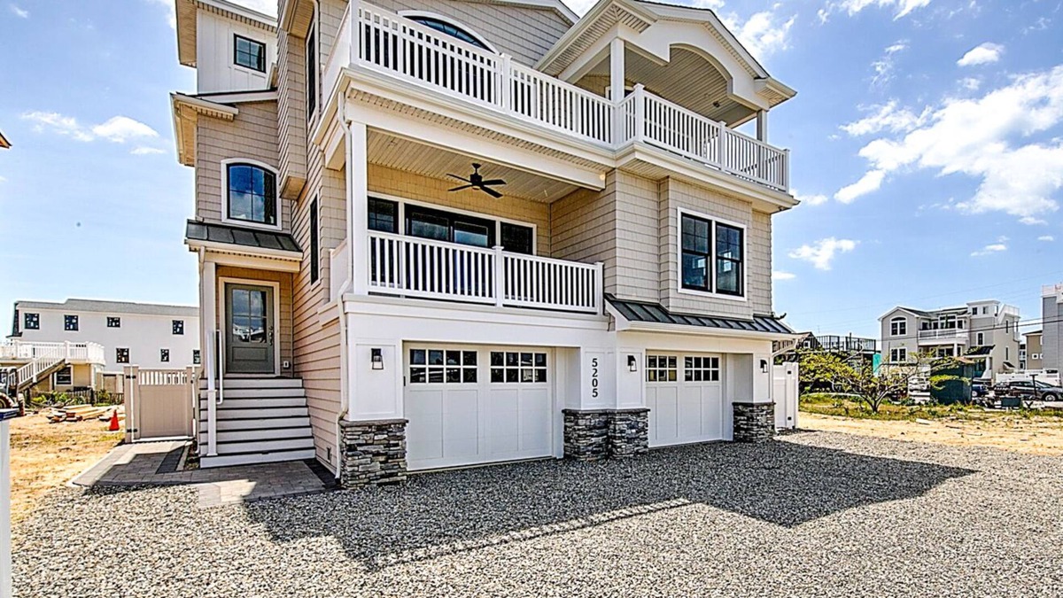 South Beach Haven House | 5 Bdrms - 3 1/2 Baths - Sleeps 16