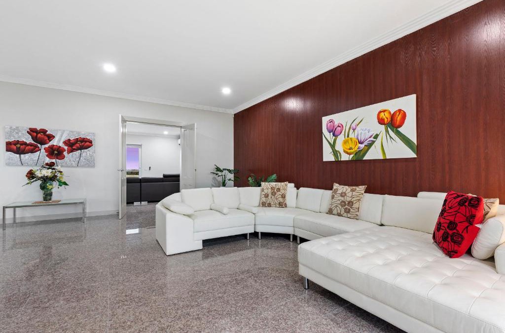 Bulla Villa | 5 Bdrms Loemans Lodge - Close to Calder Park, Melb Airport