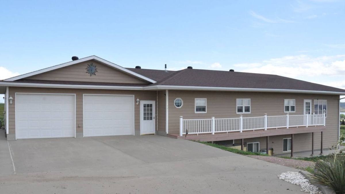 Oacoma House | 5 Bed/3.5 Bath-Sleeps Up To 17-easy I-90 on/off Chamberlain/Oacoma