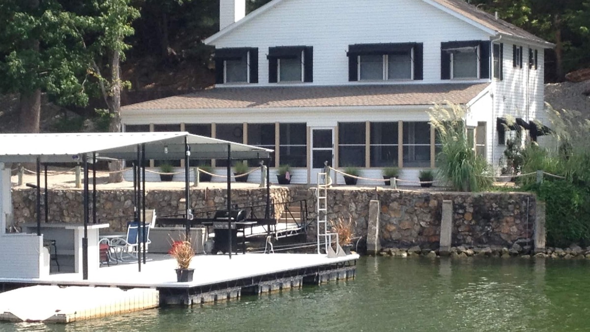 Camdenton House | 5 BED/3 BATH 7 Steps to Great Dock, Large Cove, Secluded, Parking for All