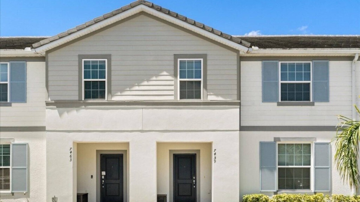 Loughman Villa | 5 BED | 4 BATH Townhome & POOL 7459Oak