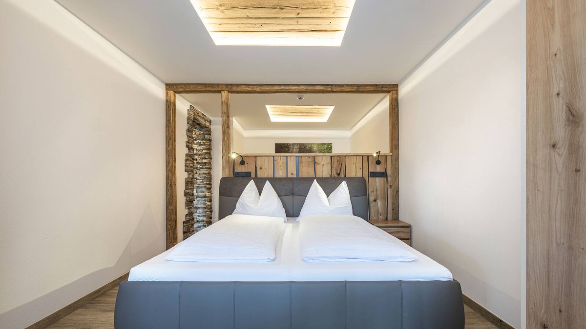 Alpendorf Apartment | 5 Bed Apartment Superior Panorama