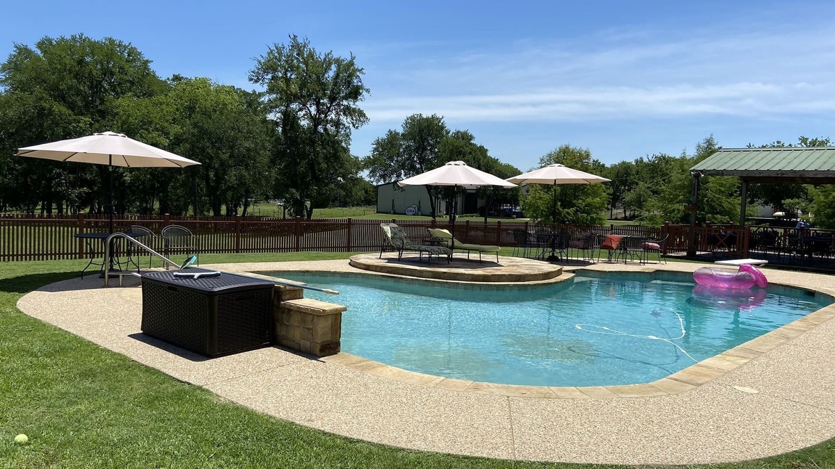 Rockwall House | 5 Bed Farmhouse with Pool, Pond, and Cows