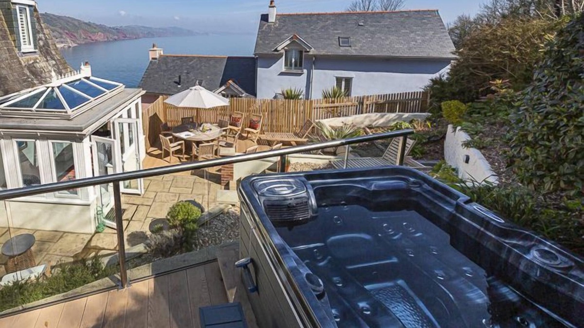 Babbacombe Cottage | 5 Bed - Foxes Walk - Sleeps 9 guests in 5 bedrooms