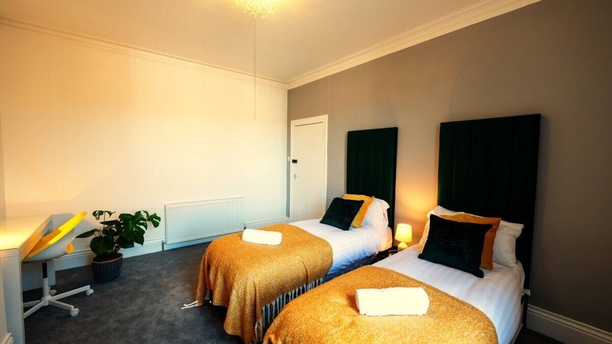 Fenham House | 5-Bed Home @ Newcastle upon Tyne