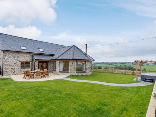 Brayford House | 5 Bed in Barnstaple 85165