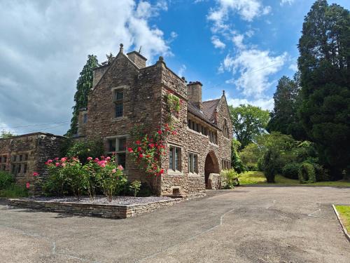 Monmouth House | 5 Bed in Monmouth 94050