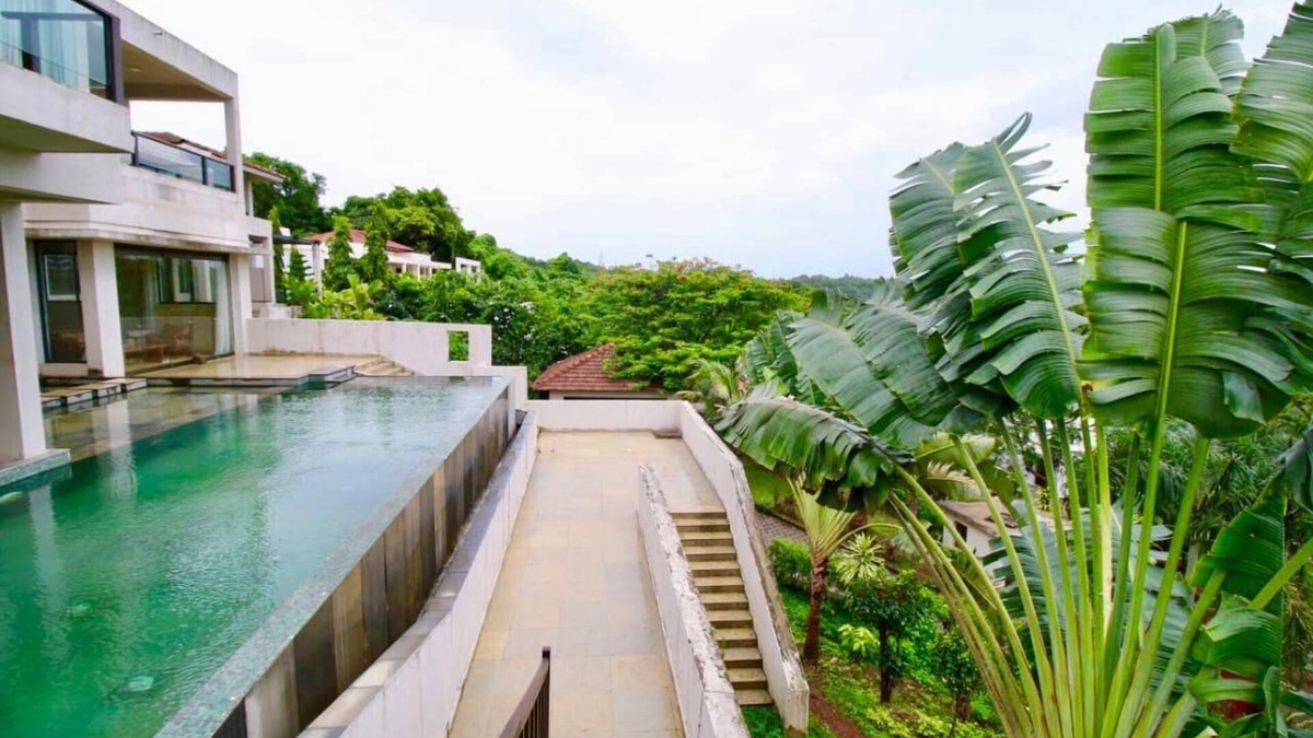 Pilerne Industrial Estates Villa | 5 Bed Luxury Infinity Pool Villa With Jacuzzi