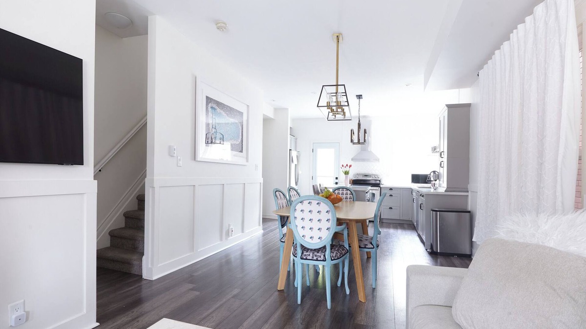 Hamilton House | 5 bed rm modern house near Gage Park, Tim Hortons Field and St Peter's Hospital