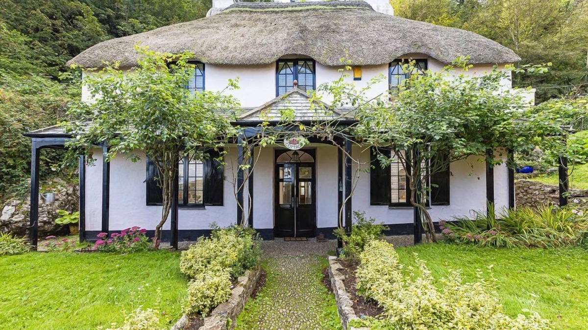 Babbacombe Cottage | 5 Bed - Rose Cottage - Sleeps 9 guests in 5 bedrooms