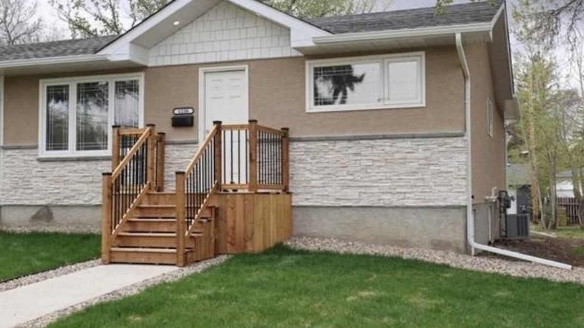 Regina House | 5 bedroom, 3 bathroom bungalow in great area
