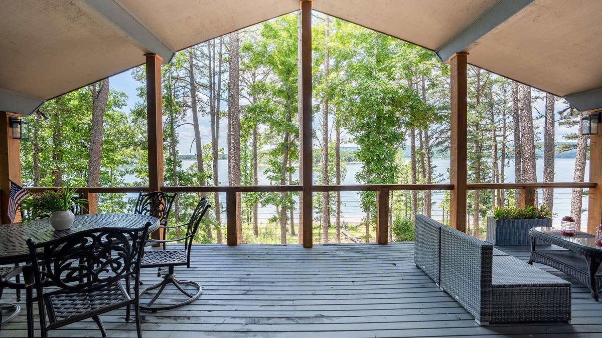 Greers Ferry House | 5 Bedroom + 3 Bathroom Greers Ferry Lakefront Home with Beautiful Shoreline!