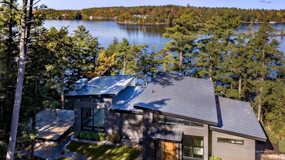 Seguin Cottage | 5 bedroom 5 bath Brand New Build on Lake Joseph