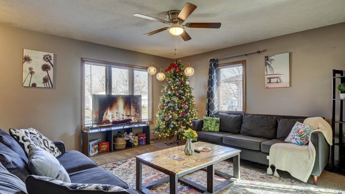 Council Bluffs House | 5-bedroom/6-bed home & Minutes away by foot to the pedestrian bridge