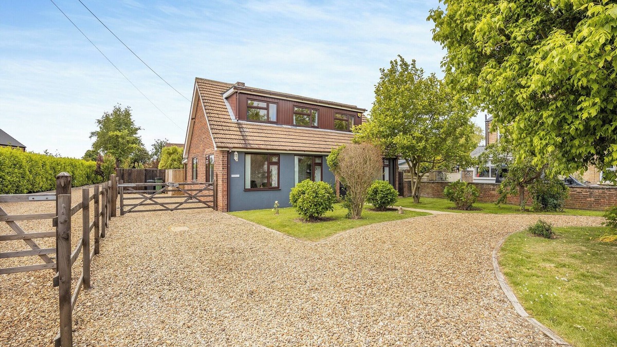 Tilney Fen End Cottage | 5 bedroom accommodation in Walpole Highway, near Wisbech