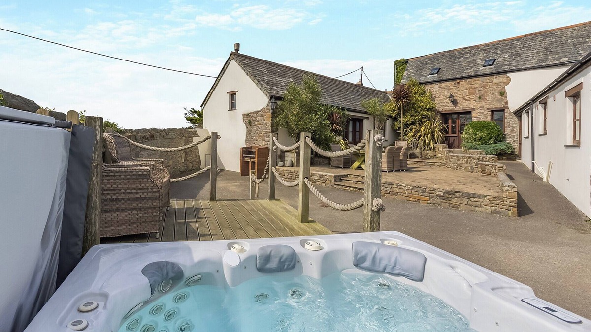 Hartland Cottage | 5 bedroom accommodation in Hartland Point