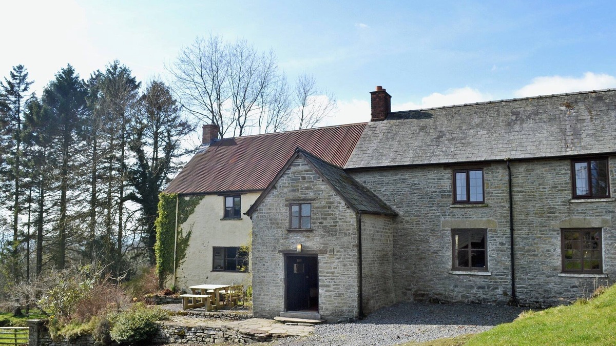 Builth Wells Cottage | 5 bedroom accommodation in near Painscastle, Hay-on-Wye