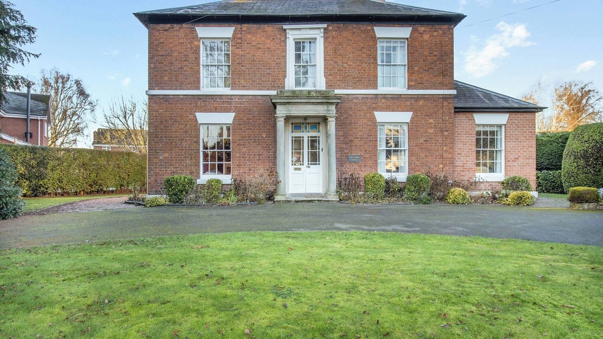 Wem Cottage | 5 bedroom accommodation in Wem, near Shrewsbury