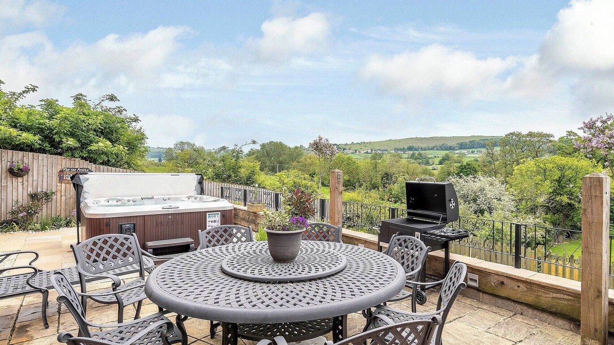 Stonehouse Cottage | 5 bedroom accommodation in Stonehouse, near Stroud
