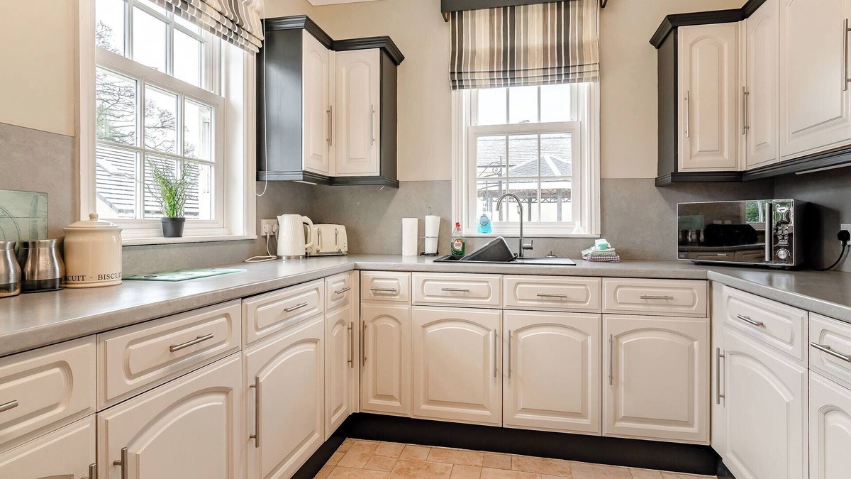 Driffield Cottage | 5 bedroom accommodation in Nafferton, near Bridlington