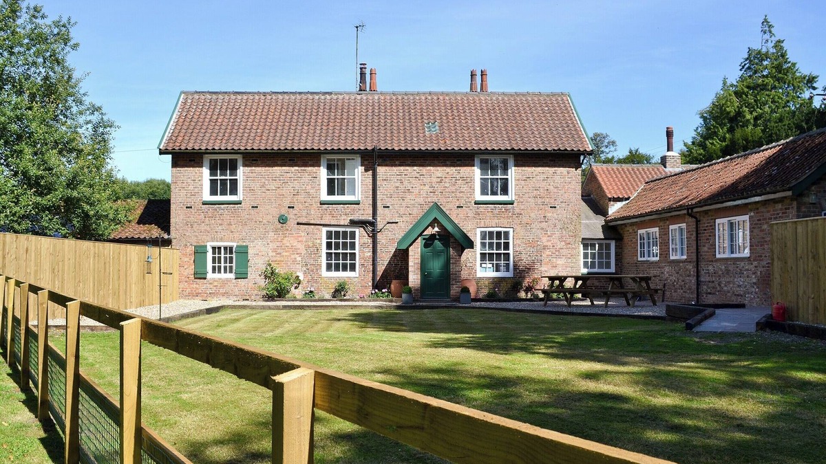 Rudston Cottage | 5 bedroom accommodation in Rudston, near Bridlington