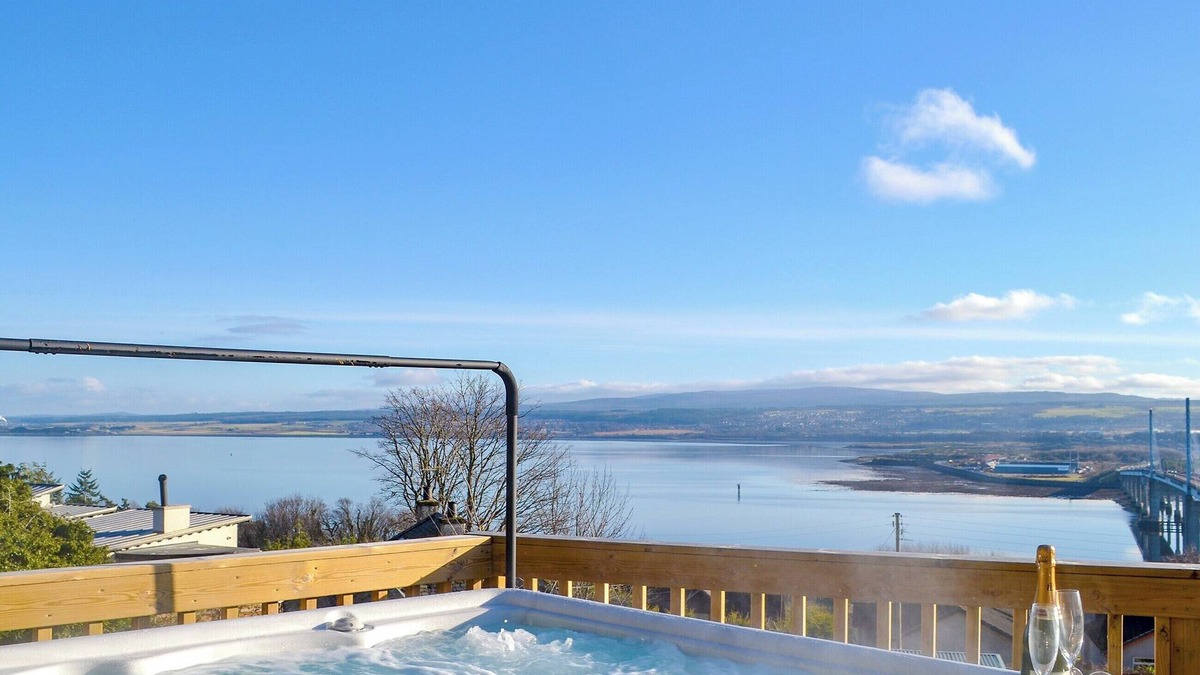 North Kessock Cottage | 5 bedroom accommodation in Craigton, near Inverness