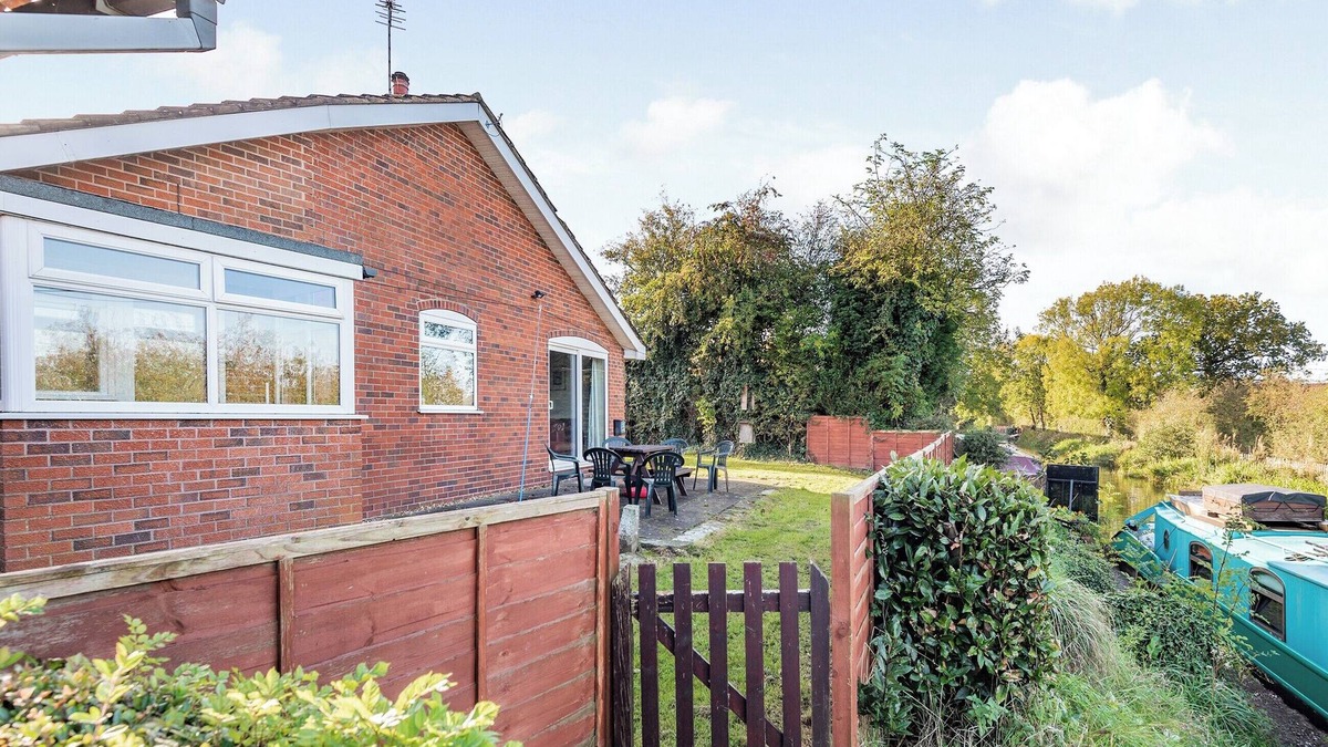 Tunstall Cottage | 5 bedroom accommodation in Heritage Marina, near Congleton